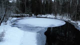 pyörivä jäälautta suonenjoella , the rotating ice raft spins