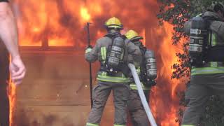 RAW: Pre-Arrival Fully-Involved Detached Garage \u0026 Working House Fire on Locust Lane (Beamsville, ON)