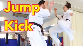 Karate Girl Jump Kick 空手女子の飛び蹴り