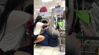 COME WITH ME TO A NYC LAUNDROMAT