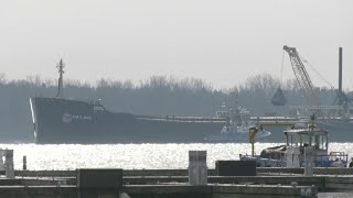 Cargo ship still stuck in St. Lawrence River after running aground