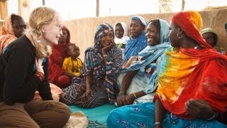 Mia Farrow visits Darfur refugees in Chad