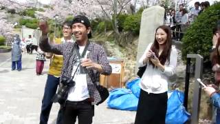 dangdut japan - OM.URANAMI ngamen in onomichi kouen hanami 2012