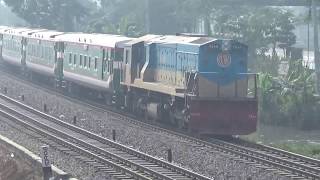 Rang pur Express,(Tr 771)Passing the khilkhate at Bangladesh railway.