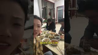 女婿回丈母娘家的待遇 每次回娘家最少八个菜，就是亲妈疼女婿骂闺女，还是婆婆对我好😂#婆婆和妈妈 #搞笑一家人 #看一遍笑一遍