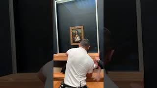 Torten Attacke auf Die Mona Lisa