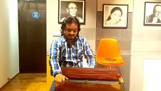 Sachin Jambhekar..Tried a little bit feel of Madhuban main Radhika Taan on my old first Harmonium..