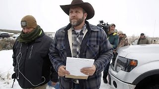 1 dead, 8 arrested as FBI agents confront Oregon militia