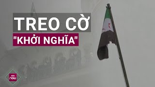 Phe đối lập Syria treo cờ 