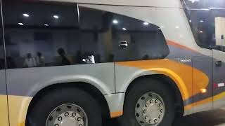 Ómnibus de G\u0026M Lima y Huánuco y pasajera tardona detiene el bus