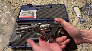 Unboxing and first look at the New Colt Python