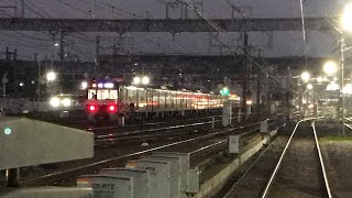 京急線上り8(4+4)両編成エアポート急行羽田空港行き1000形424〜421+412〜409編成が、金沢八景駅上り4番線から金沢文庫駅へと発車！【金沢文庫第2踏切】