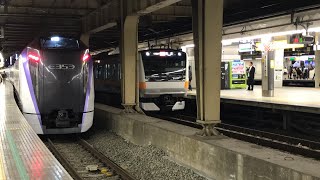 JR新宿駅9番線に停車中の、9両編成特急かいじ18号新宿行きE353系S117長モト。JR新宿駅8番線から、中央線上り10両編成快速東京行きE233系1726TT-38八トタが、JR四ッ谷駅へと発車！