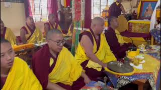 འབྲས་སྤུངས་ལ་རྒྱུད་སྨད་གྲྭ་པ་གསང་འདུས་བདག་འཇུག་དང་འཇིགས་བྱེད་བདག་བདག་འཇུག་གཉིས་ཚོགས་བཞིན་པའི་རྣམ་པ།