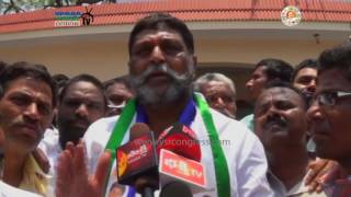 Guntakal : YSRCP Leaders Protests against TDP Govt over Demolishing Shops - 19th Apl 17