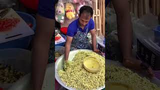 ঢাকা নিউ মার্কেটের জনপ্রিয় ঝাল মুড়ি | Famous Jhal Muri at Dhaka New Market. #veralvideo #newmarket