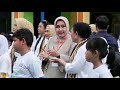 Ibu Riana Sari Arinal Dampingi Ibu Iriana Joko Widodo Bermain Bersama Siswa Sekolah Dasar