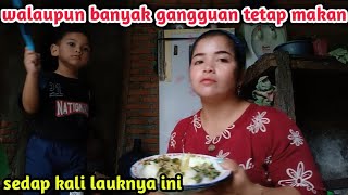 Makan Pun Jadi Kacau Begini Tapi tetap banyak saya makan