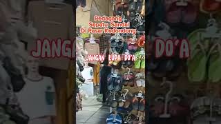 Pedagang Sepatu Sandal di Pasar Kedondong Baru