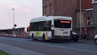 Bus 23 gaat op en over de brug van Park Spoor Noord richting Centraal-Station Antwerpen