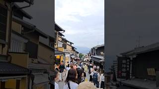 平日なのに人がうじゃうじゃいる京都清水寺参道