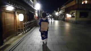 Evening Gion - meeting geishas and maikos in the streets of Gion, Kyoto