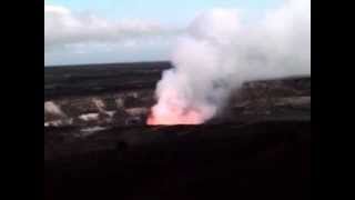 火口の噴煙（ハワイ島：キラウエア火山）