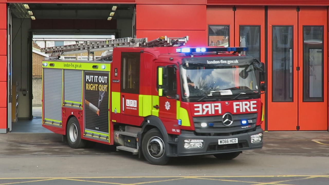 London Fire Brigade BRAND NEW Mercedes Atego Pump Appliance Turnout ...