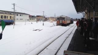 津軽鉄道ストーブ列車 旧型客車連結作業と国鉄色キハ40