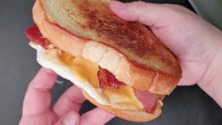 BREAKFAST SANDWICH | Bacon Egg & Cheese Sandwich
