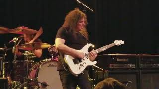 Vinnie Moore - 