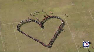 Broward students form heart to honor Parkland shooting victims