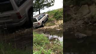 Toyota 80 series Land Cruiser Fzj80 lockers demonstration on a steep grade