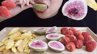 ASMR. Crispy, freeze-dried fruit mukbang. Fig, mango, strawberry eating show real sounds