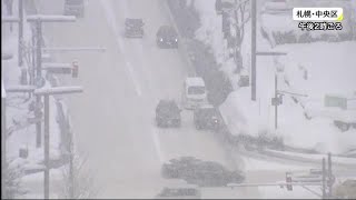 JR運休相次ぐ 局地的な大雪 札幌市24時間で27センチ積雪 千歳市や倶知安町で“雪の事故”も… (22/01/22 18:40)