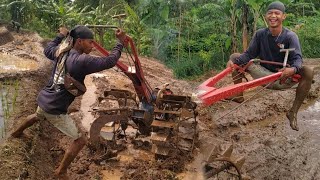 Lihai... Cara Joki muda manuver di lahan sempit terasering.