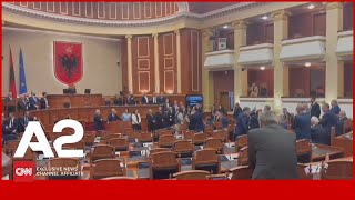 PD bllokon Kuvendin, përgjigjet PS me përjashtimin e 23 deputetëve të opozitës