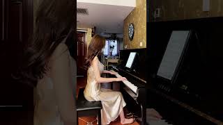 #鋼琴 #日常練琴 #你看你看月亮的臉 Beautiful girl playing piano