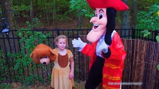 Mickey Mouse Plays with Magic Mirror and Assistant has Halloween Fun