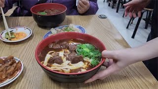 生意超好的台北小店，川味牛肉面来上一大碗，肉多面香，值得一吃