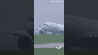 Imponente Airbus A350 aterrizando en el Aeropuerto de Manchester, Inglaterra. #takeoff #jimenito1010