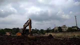 SANY SY210C-9 EXCAVATOR WORKING IN MUD
