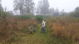 Bosmaaien in de delen bij de turfmachiene