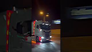 How fast is the Scania truck going? 😳 #volvotrucks #truck #truckdriver #scaniav #scaniatrucks