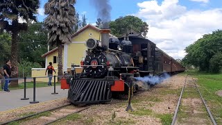 Trem Turístico em Tiradentes MG - Chegada, manobra e partida.