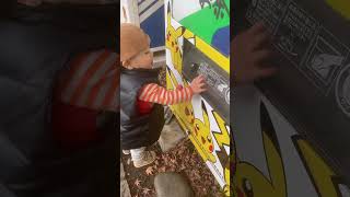 【1歳4ヶ月】自動販売機に夢中なあかちゃん　/baby obsessed with vending machine #shorts #かわいい