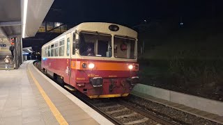 Odjezd vlaku M152 ze stanice Praha-Rajská zahrada do stanice Praha-Čakovice. (810 535-5)