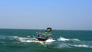 Brave Fishermen In Waves | Rough Weather | Ibrahim Hyderi