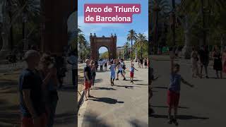 Arco de Triunfo de Barcelona巴塞隆納凱旋門的歡樂泡泡秀