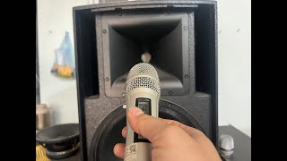 Vang anh em căn kiểu gì mà chống hú Đỉnh Thế? Toàn hát sát loa với cả dí mic vào cũng không thấy hú